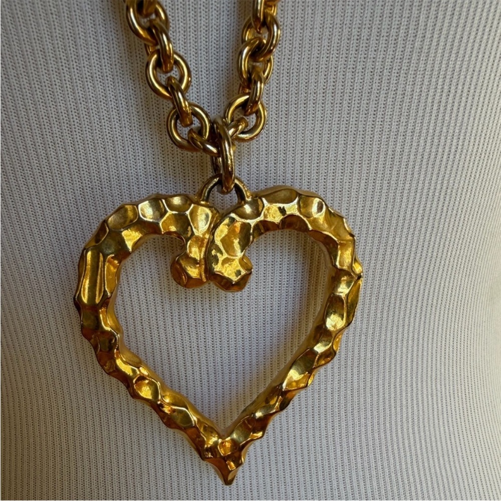 HEART OF GOLD: Hammered Heart Pendent with Gold Chain - Picture 4 of 6